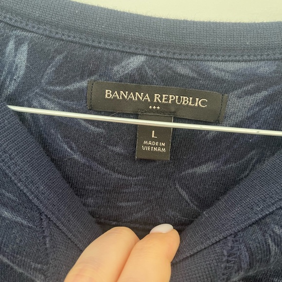 Banana Republic Crewneck - Picture 2 of 2